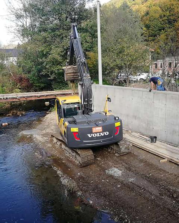 Execution of works on landslide remediation and permanent regulation of the river Ljubina