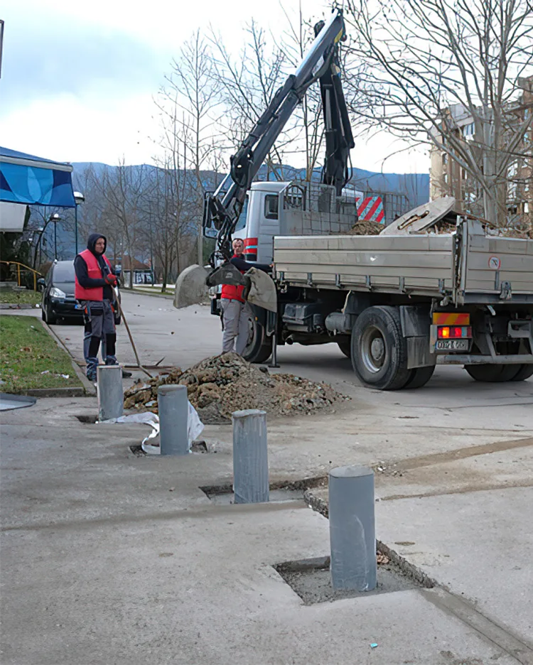 Installation of fixed and mobile posts on the Dobrinja promenade