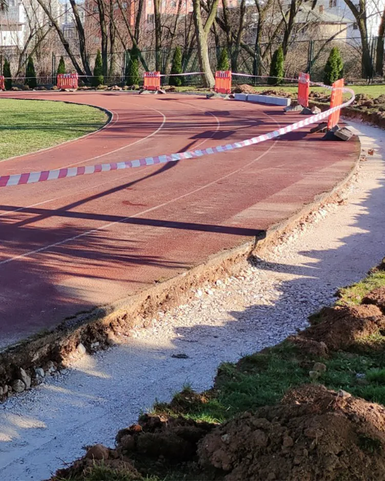 Reconstruction works of the tartan track