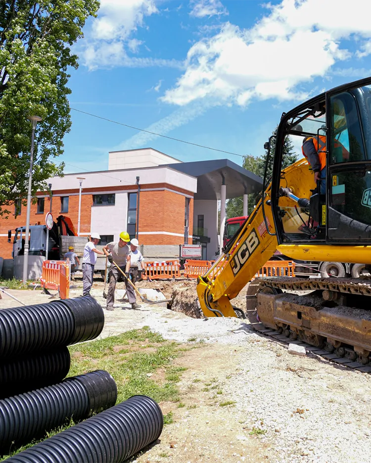 Fekalni i oborinskog kolektor budućeg hrama Hrista